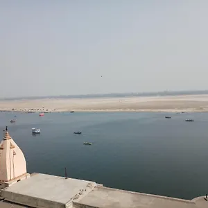 Dwivedi Sri Omkar Palace Inn